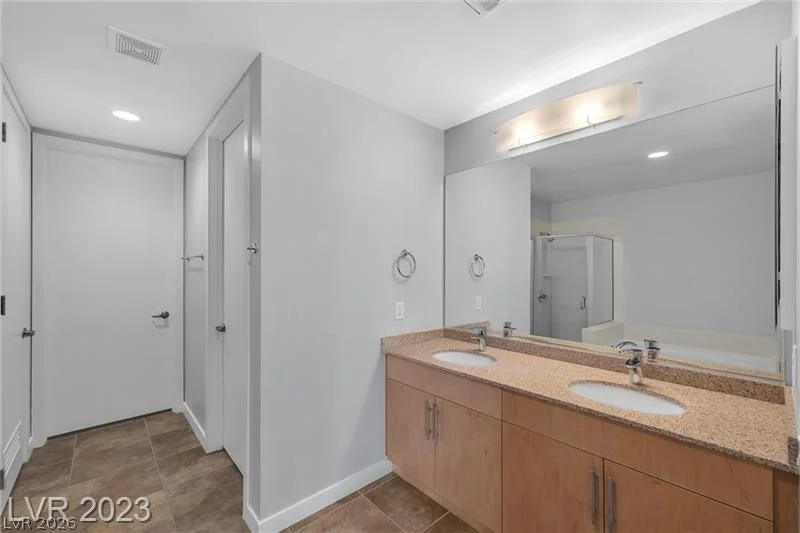 353 Bonneville, Las Vegas, NV 89101