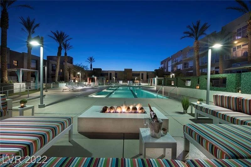 353 Bonneville, Las Vegas, NV 89101