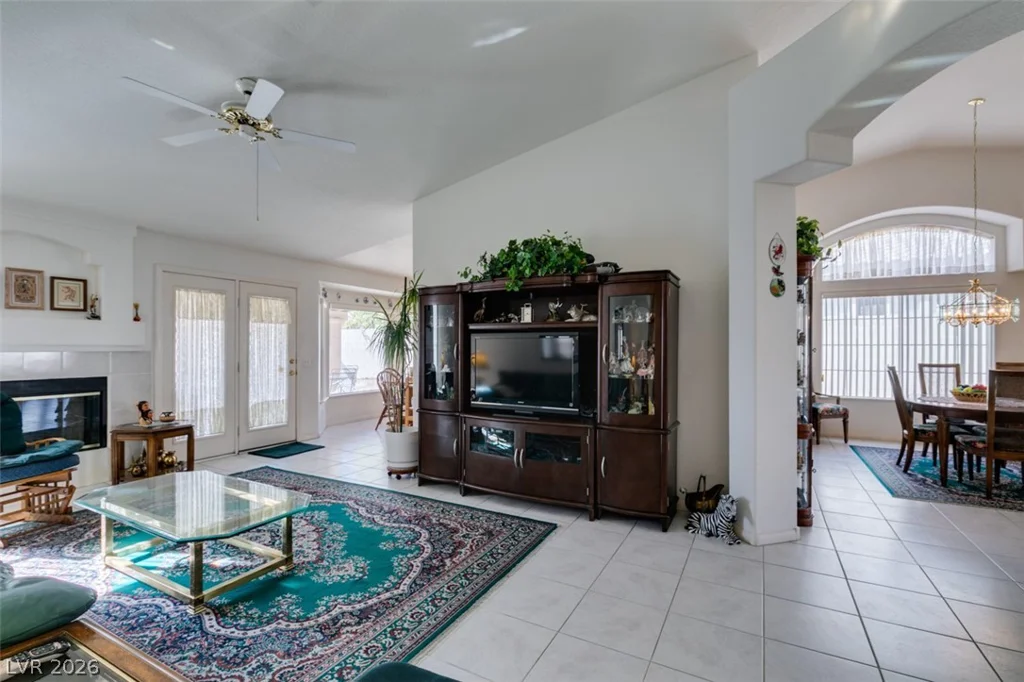 8113 Tropic Isle, Las Vegas, NV 89128