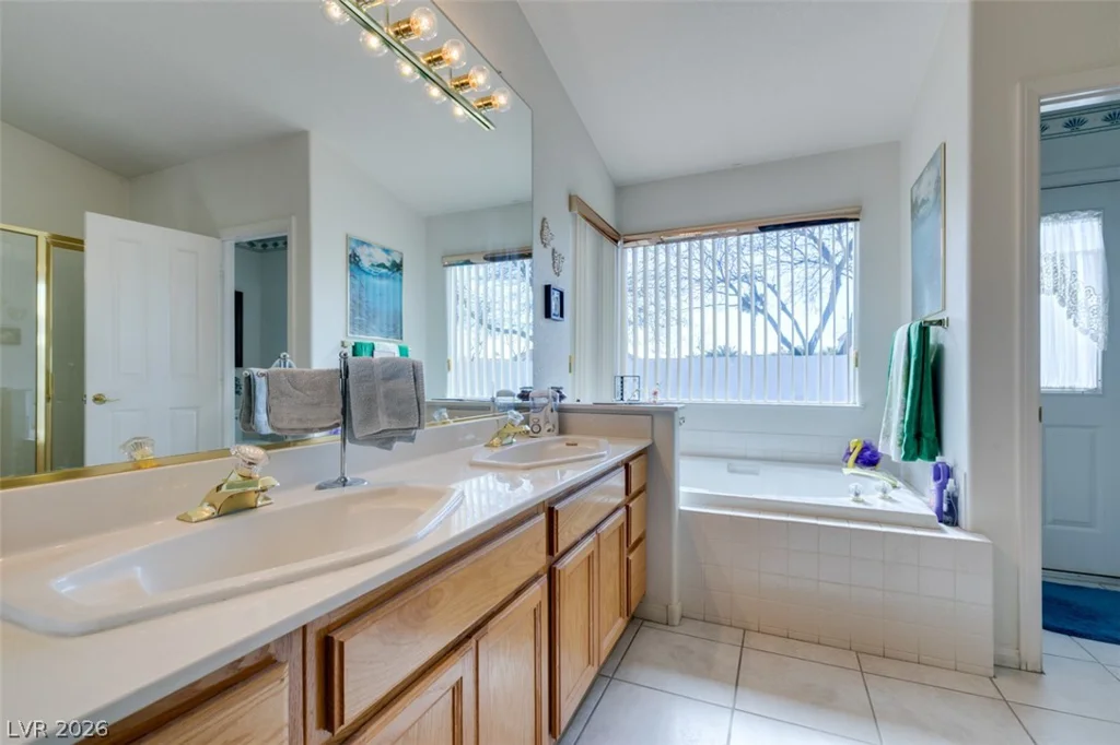8113 Tropic Isle, Las Vegas, NV 89128