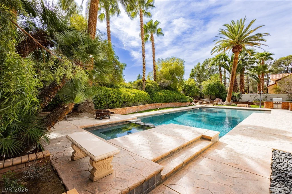 32 Princeville, Las Vegas, NV 89113