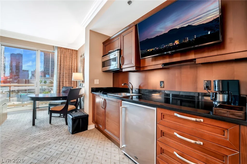 125 Harmon, Las Vegas, NV 89109