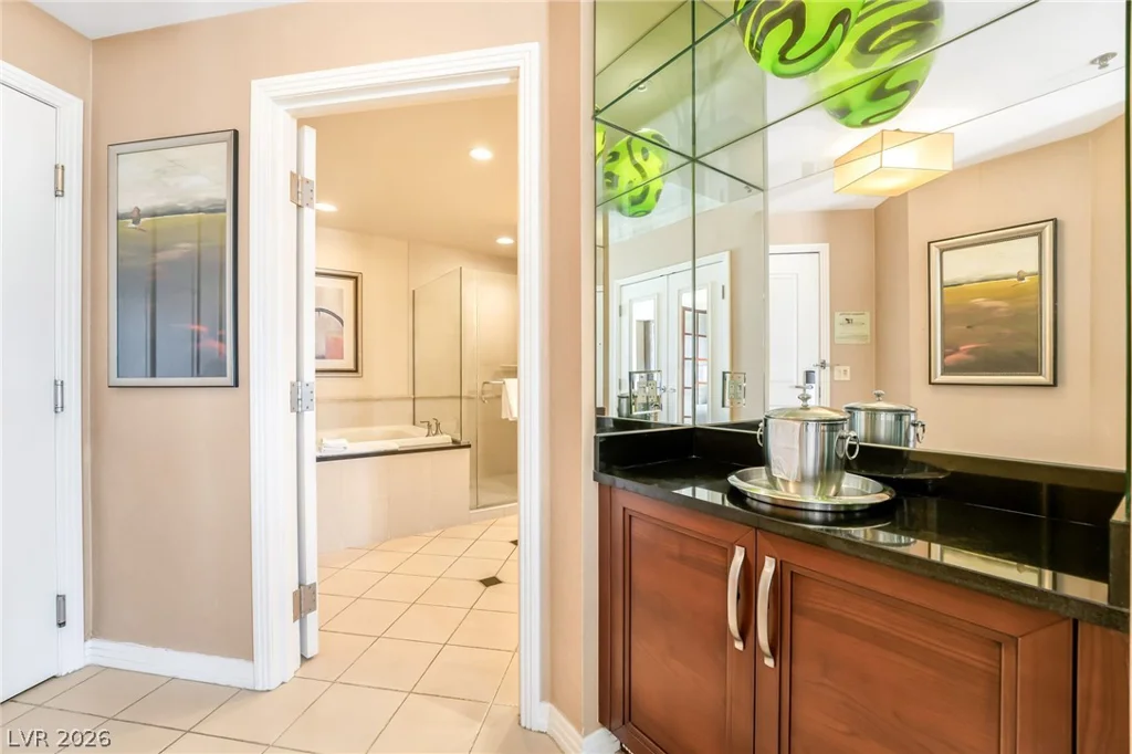 125 Harmon, Las Vegas, NV 89109