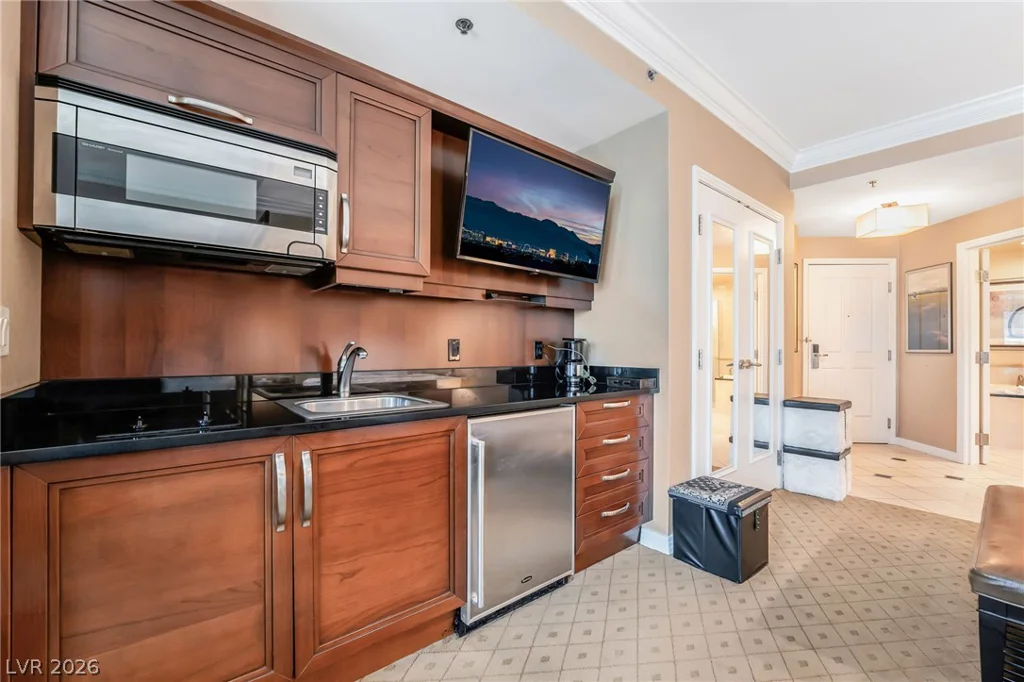125 Harmon, Las Vegas, NV 89109