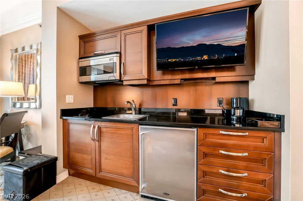 125 Harmon, Las Vegas, NV 89109