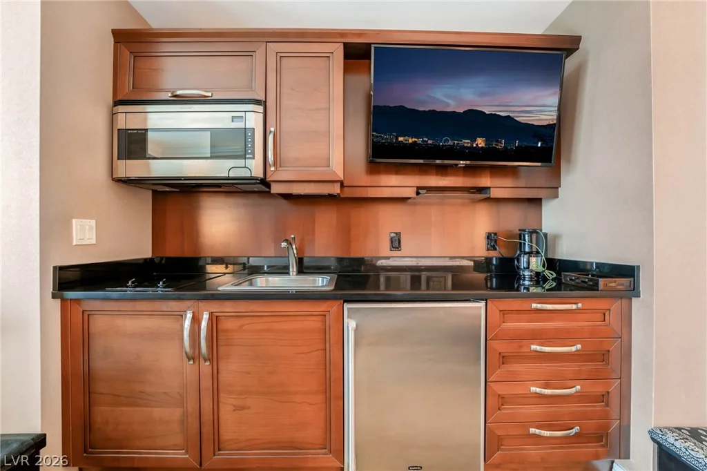 125 Harmon, Las Vegas, NV 89109