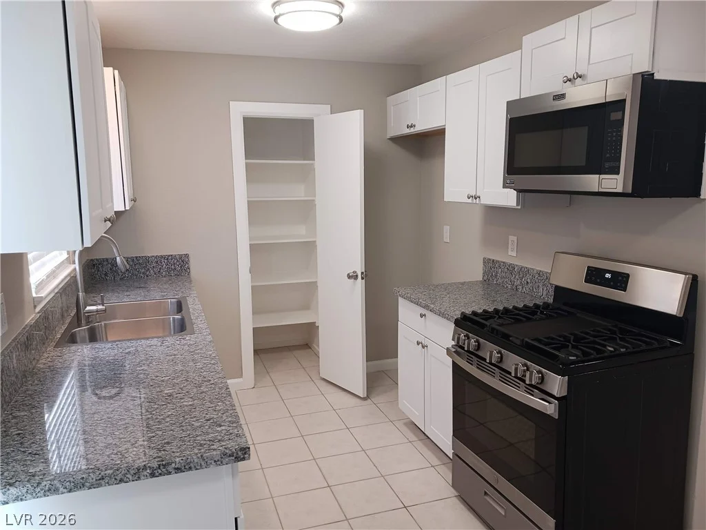 3653 Lone Oak, Las Vegas, NV 89115
