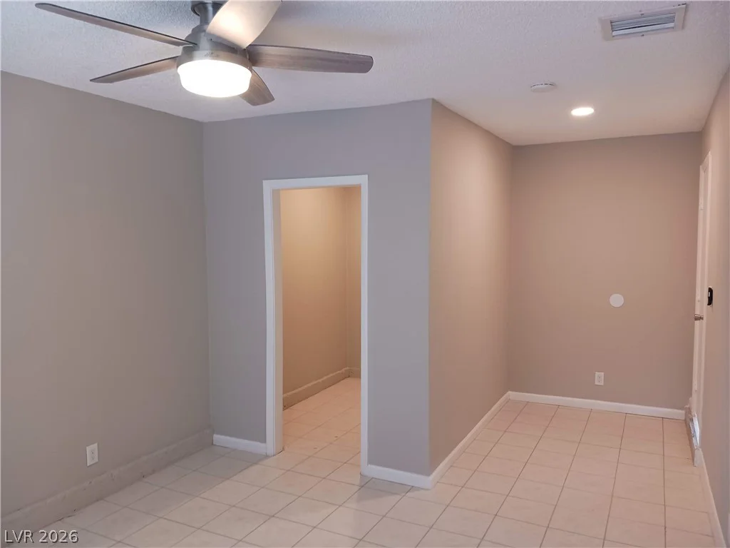3653 Lone Oak, Las Vegas, NV 89115