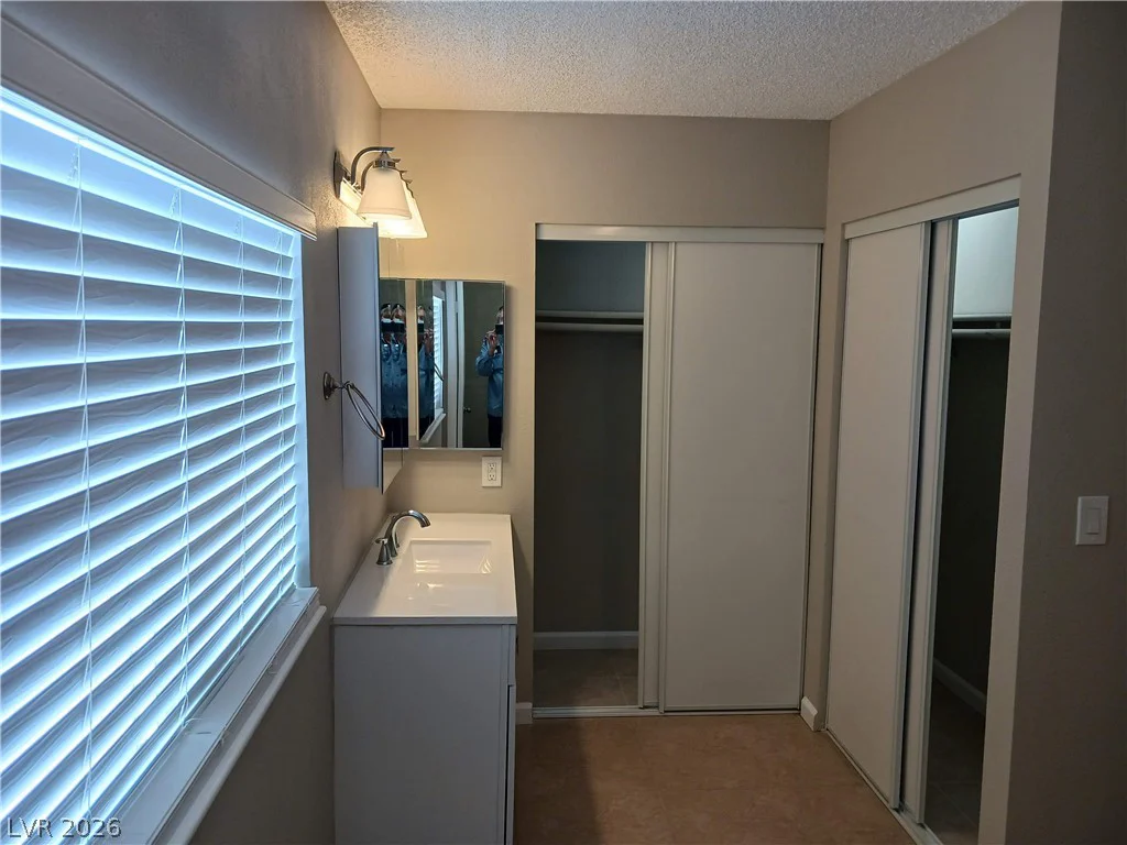 3653 Lone Oak, Las Vegas, NV 89115