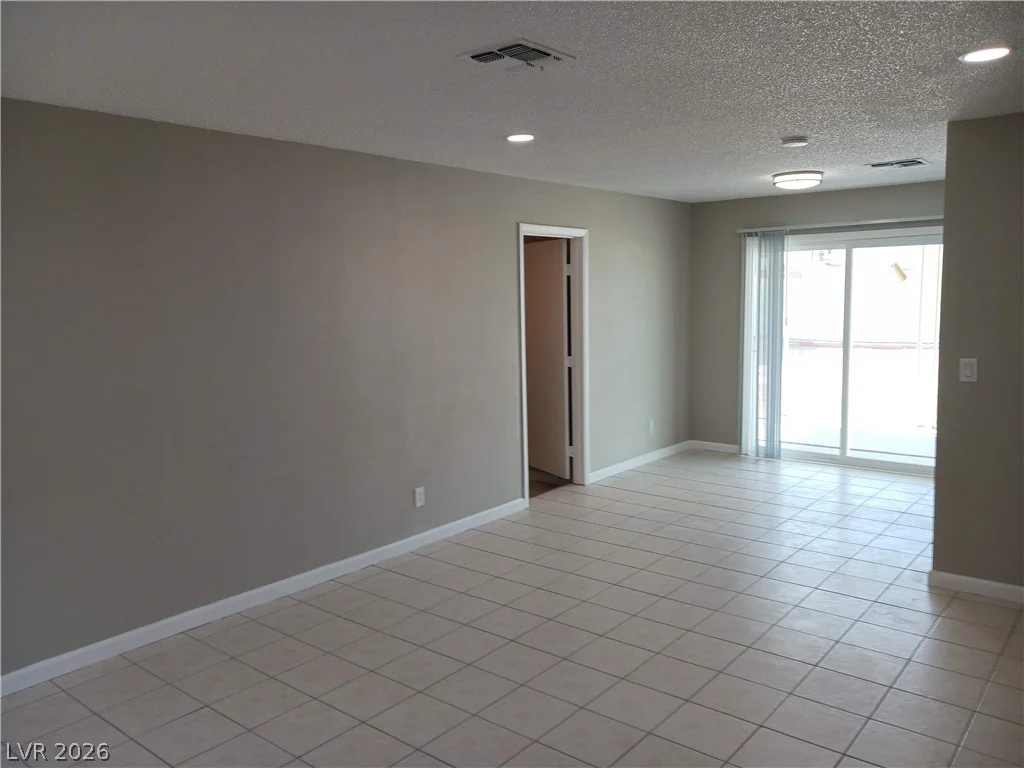 3653 Lone Oak, Las Vegas, NV 89115