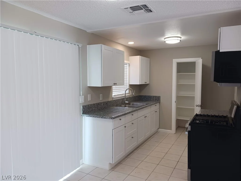 3653 Lone Oak, Las Vegas, NV 89115