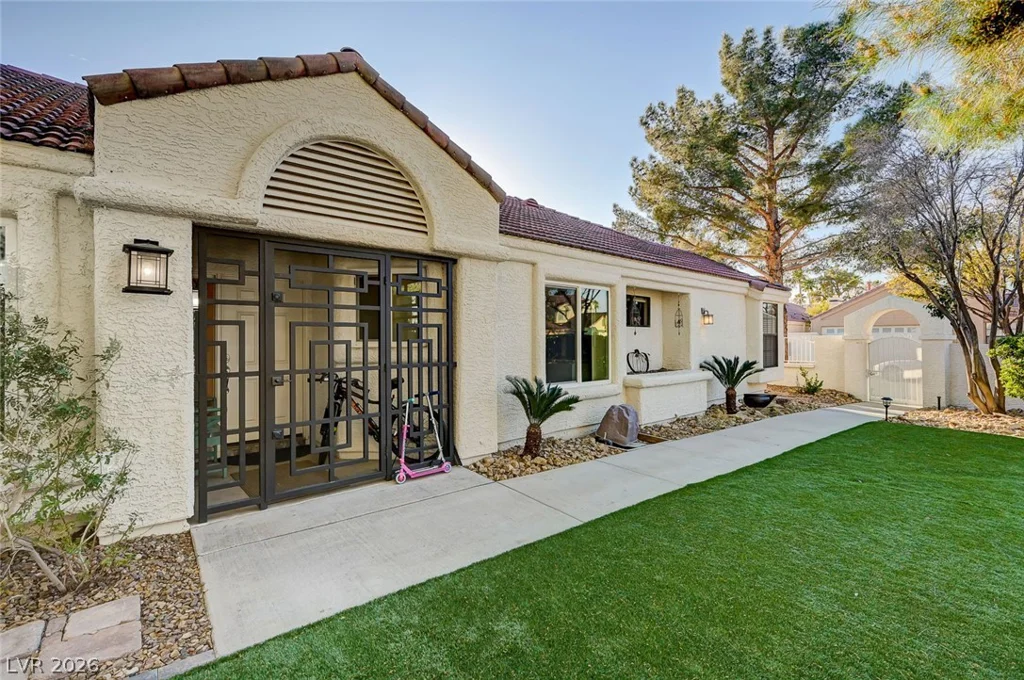 5256 Crooked Valley, Las Vegas, NV 89149