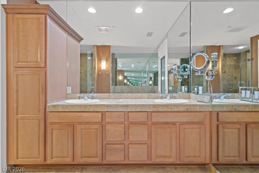 360 Desert Inn, Las Vegas, NV 89109