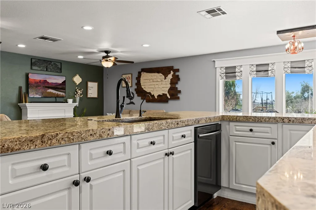 4240 Mills, Logandale, NV 89021