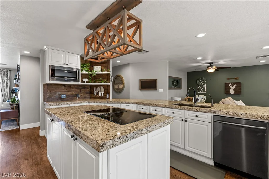 4240 Mills, Logandale, NV 89021