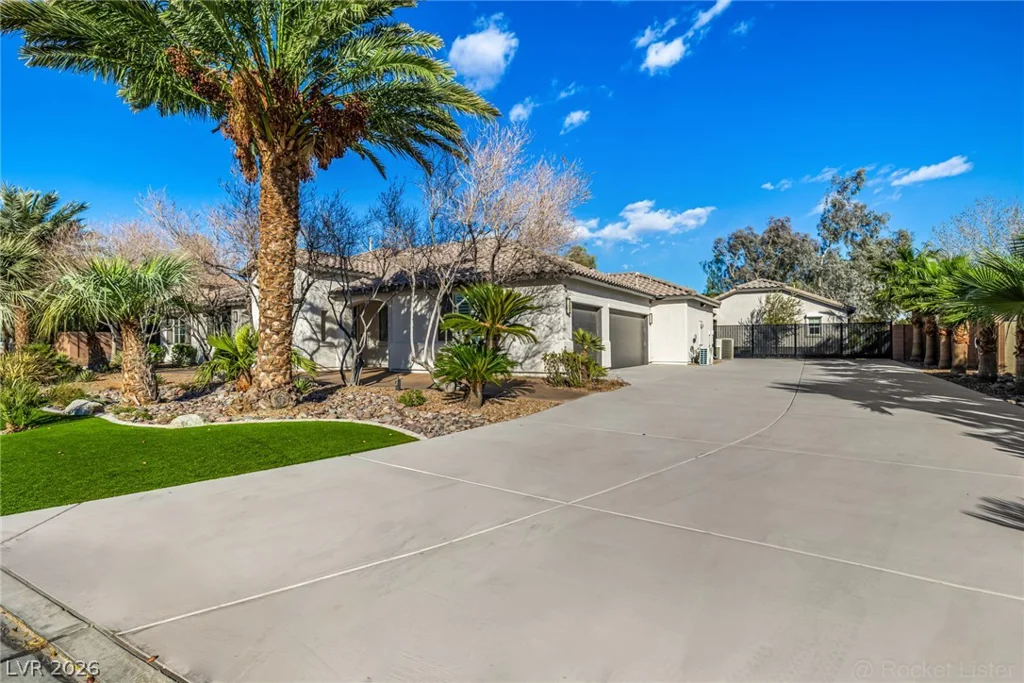 7840 Thunder Echo, Las Vegas, NV 89131