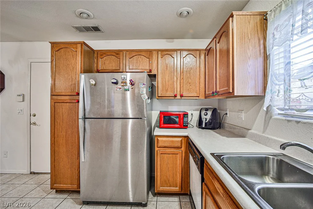 6086 Sunken River, Las Vegas, NV 89118