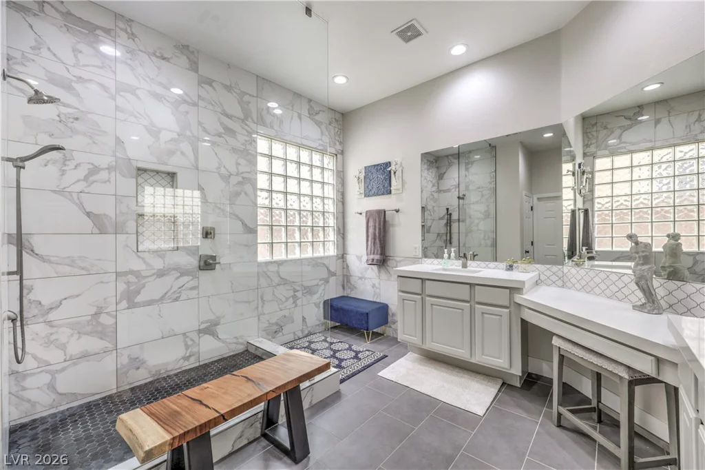 5012 Hacienda Grande, Las Vegas, NV 89141