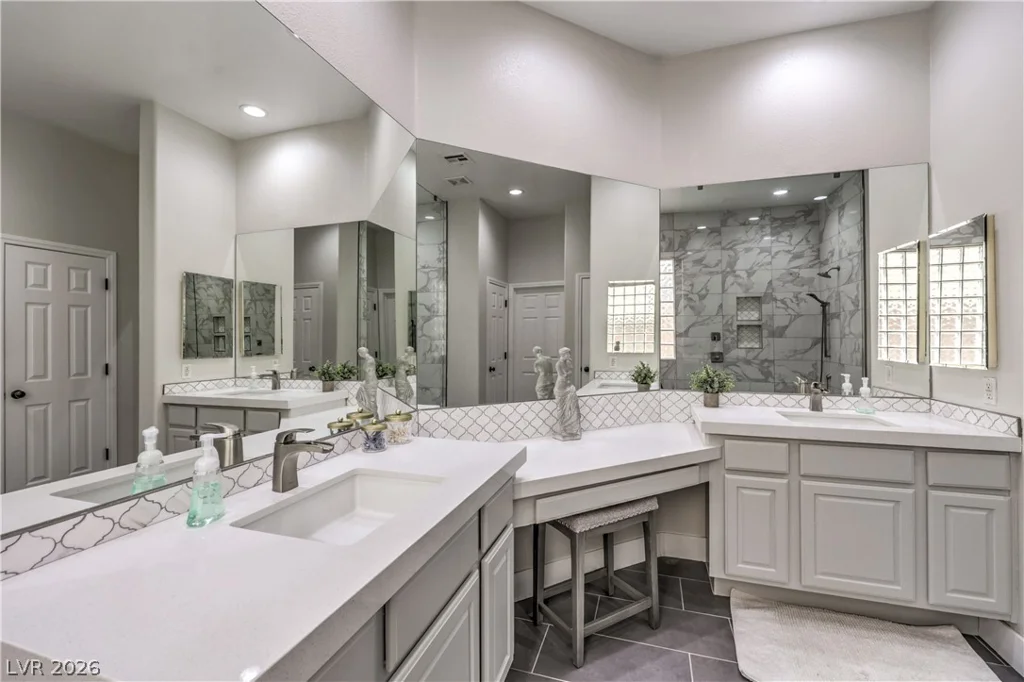 5012 Hacienda Grande, Las Vegas, NV 89141
