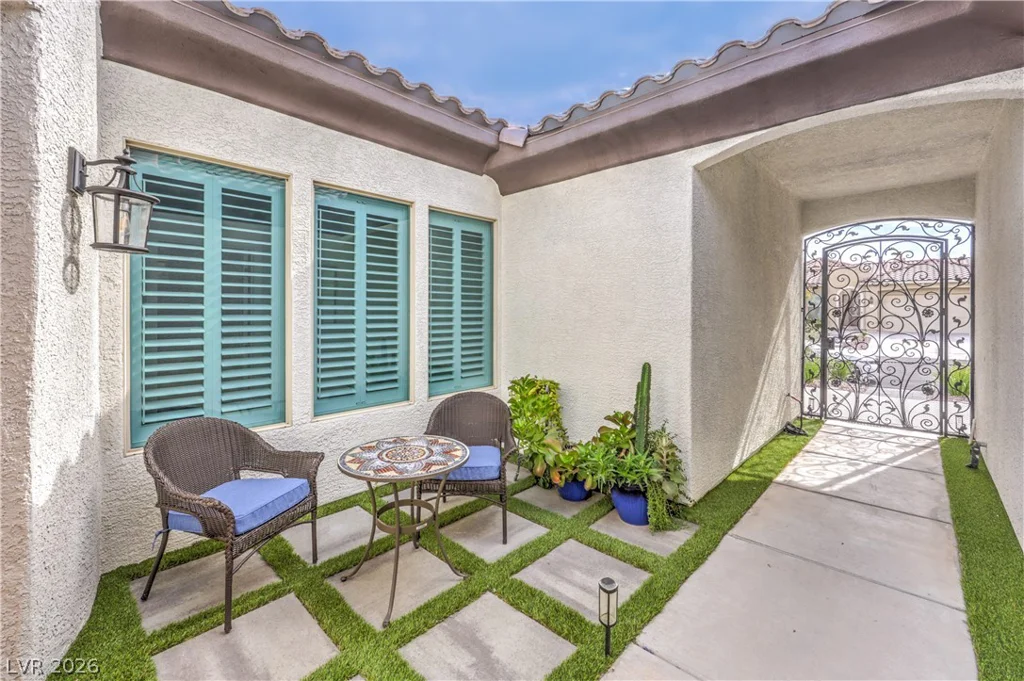 5012 Hacienda Grande, Las Vegas, NV 89141