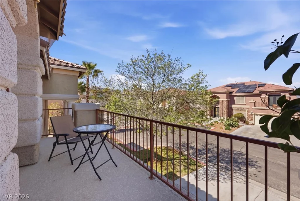 9021 Rockville, Las Vegas, NV 89143