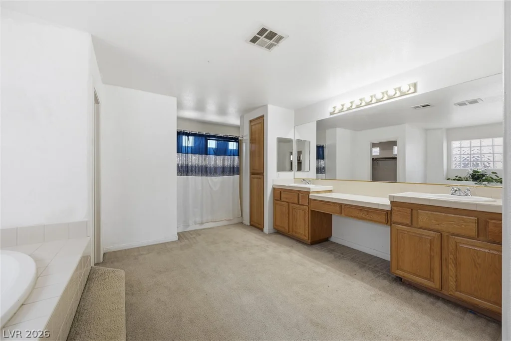 9021 Rockville, Las Vegas, NV 89143