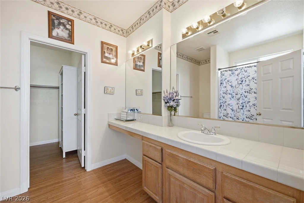 9021 Rockville, Las Vegas, NV 89143