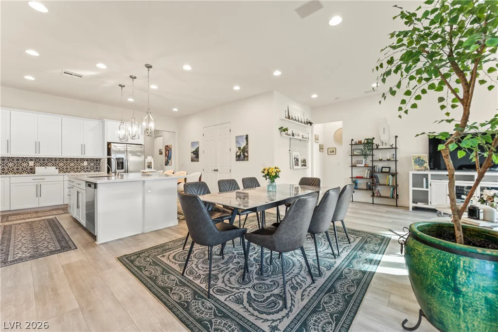 6033 Bugsy, North Las Vegas, NV 89081