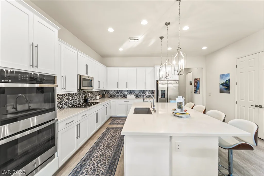 6033 Bugsy, North Las Vegas, NV 89081