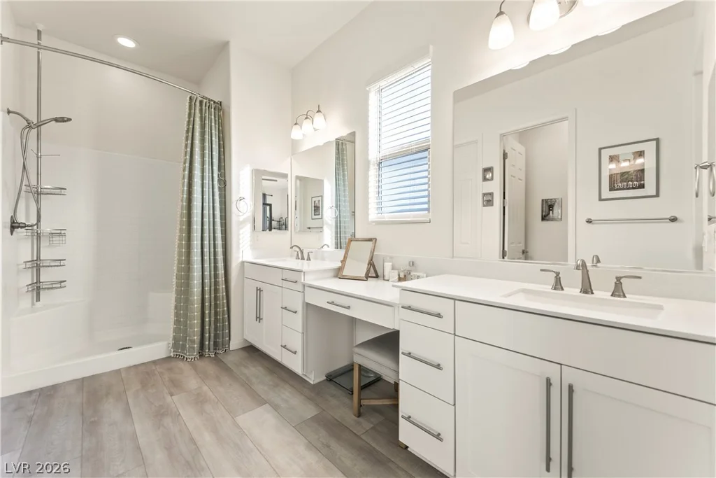 6033 Bugsy, North Las Vegas, NV 89081