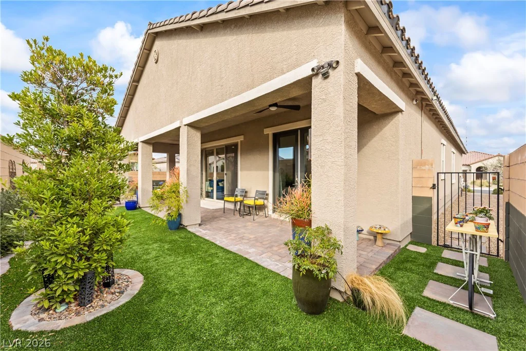 6033 Bugsy, North Las Vegas, NV 89081