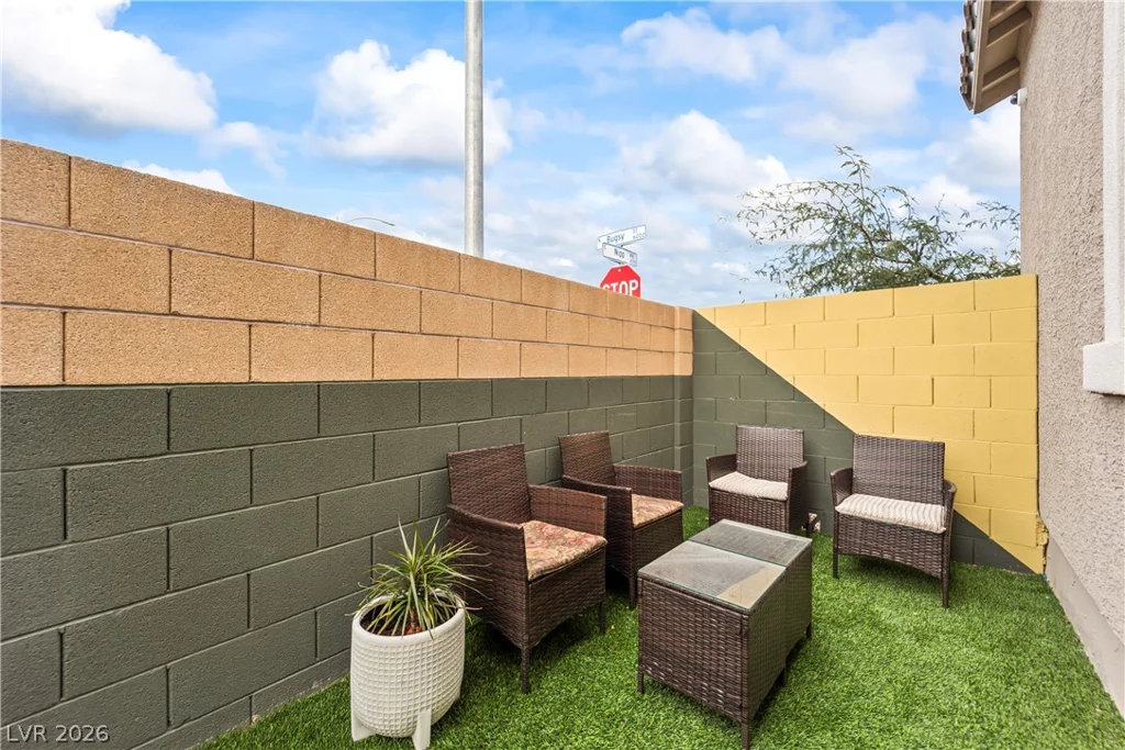 6033 Bugsy, North Las Vegas, NV 89081