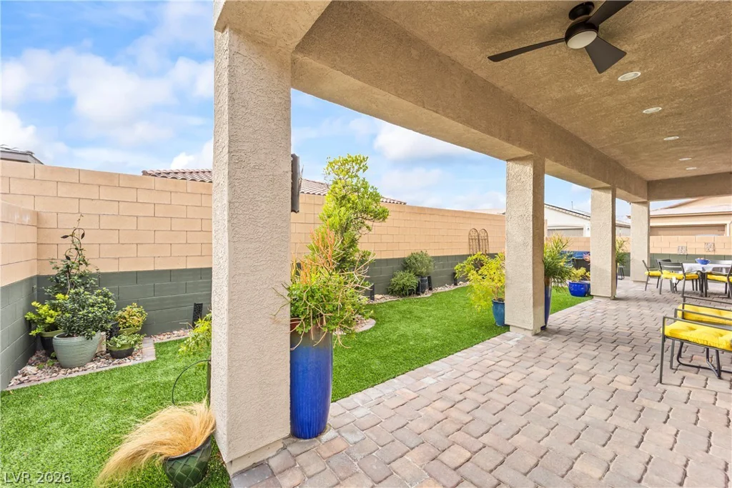 6033 Bugsy, North Las Vegas, NV 89081