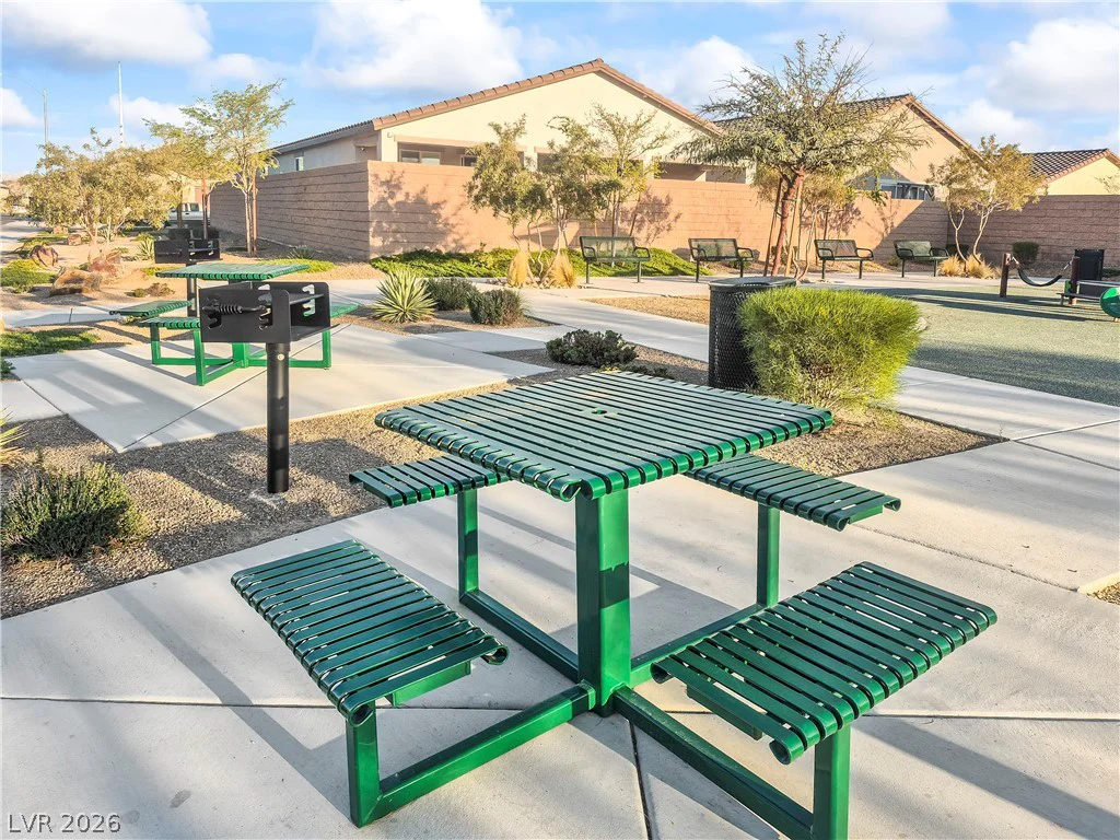 6033 Bugsy, North Las Vegas, NV 89081