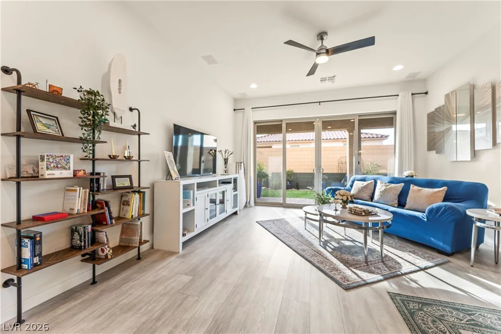 6033 Bugsy, North Las Vegas, NV 89081