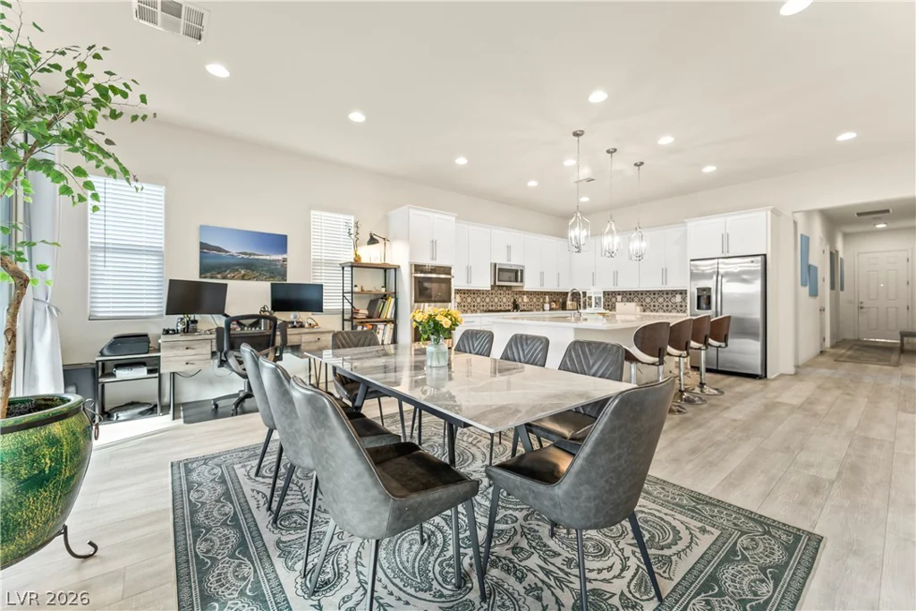 6033 Bugsy, North Las Vegas, NV 89081