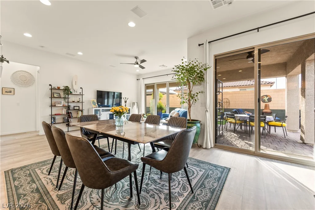 6033 Bugsy, North Las Vegas, NV 89081
