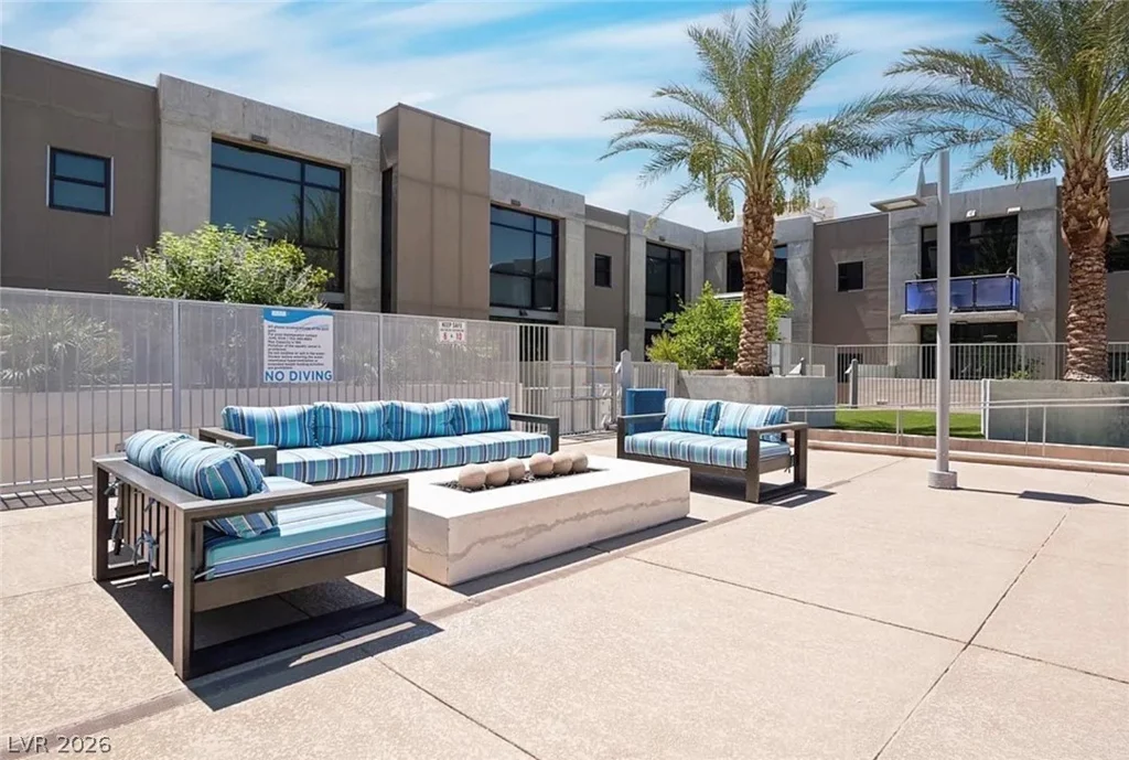 353 Bonneville, Las Vegas, NV 89101