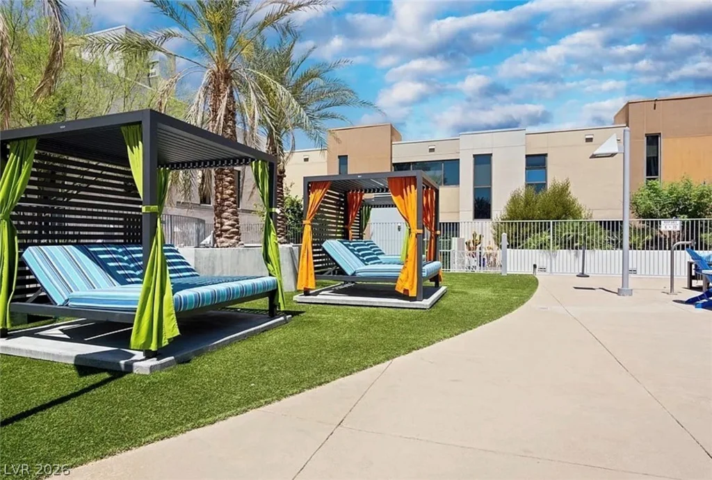 353 Bonneville, Las Vegas, NV 89101