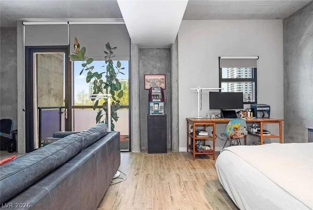 353 Bonneville, Las Vegas, NV 89101