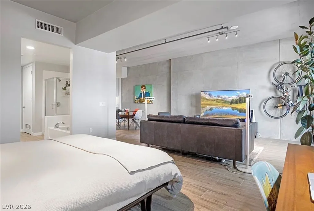353 Bonneville, Las Vegas, NV 89101