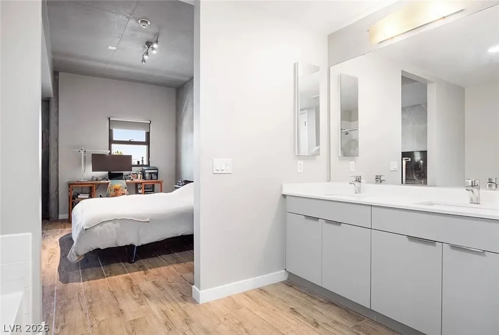 353 Bonneville, Las Vegas, NV 89101