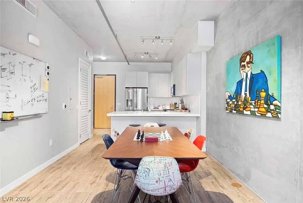 353 Bonneville, Las Vegas, NV 89101