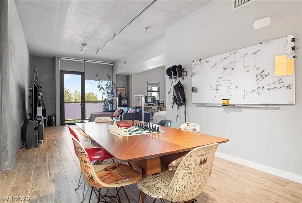 353 Bonneville, Las Vegas, NV 89101