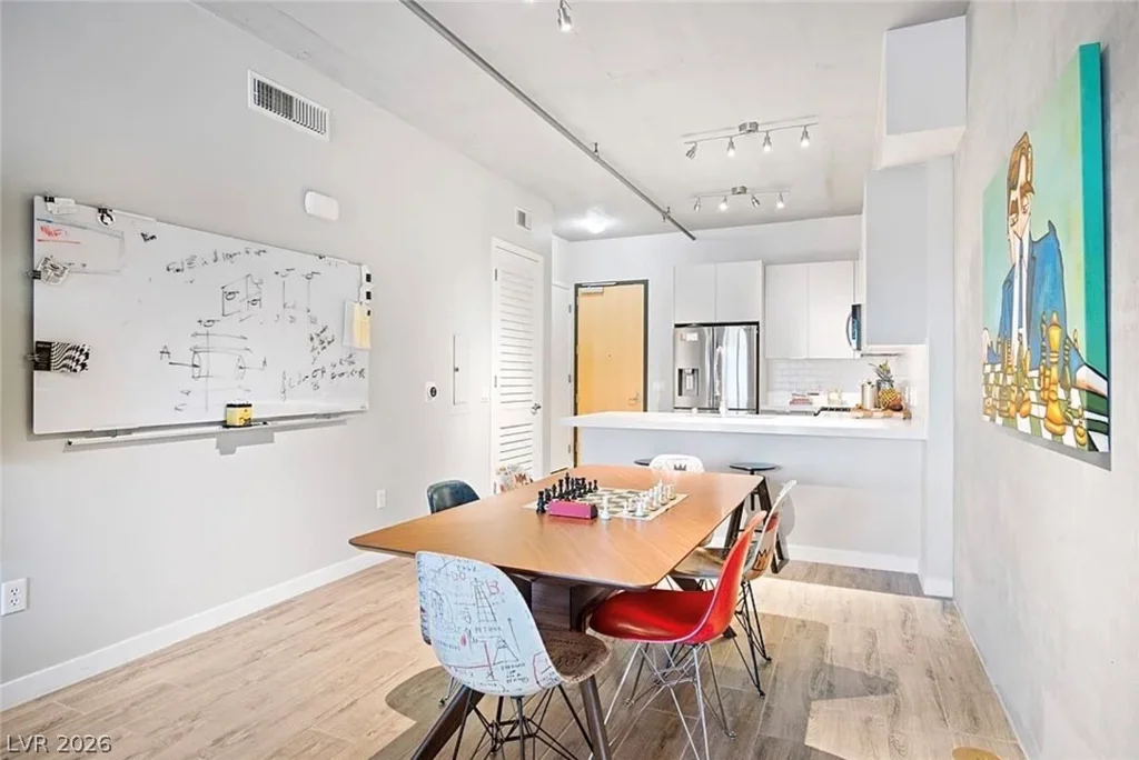 353 Bonneville, Las Vegas, NV 89101