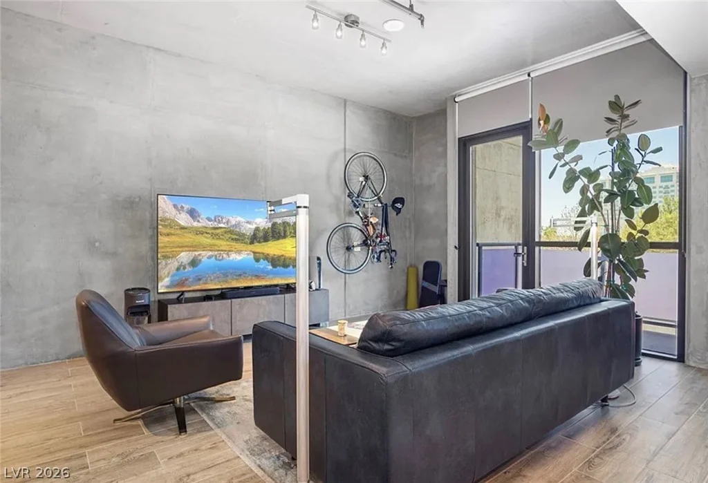 353 Bonneville, Las Vegas, NV 89101