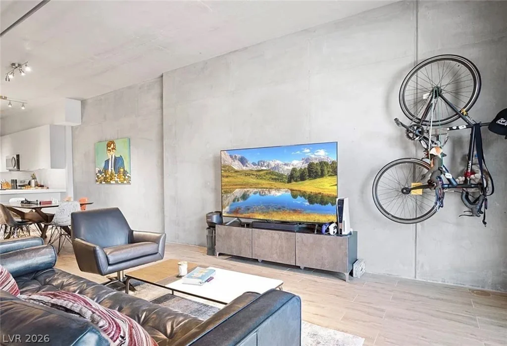 353 Bonneville, Las Vegas, NV 89101