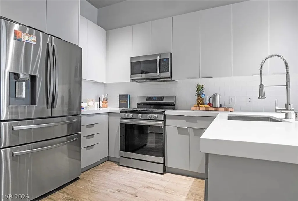 353 Bonneville, Las Vegas, NV 89101