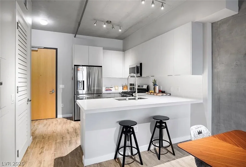 353 Bonneville, Las Vegas, NV 89101