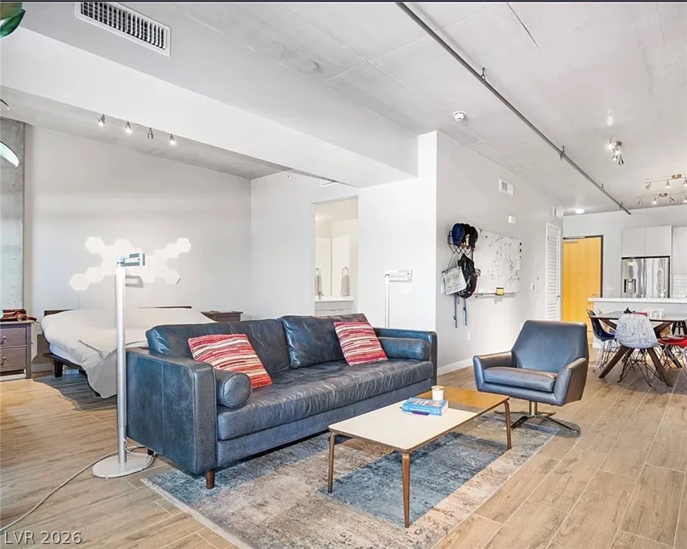 353 Bonneville, Las Vegas, NV 89101